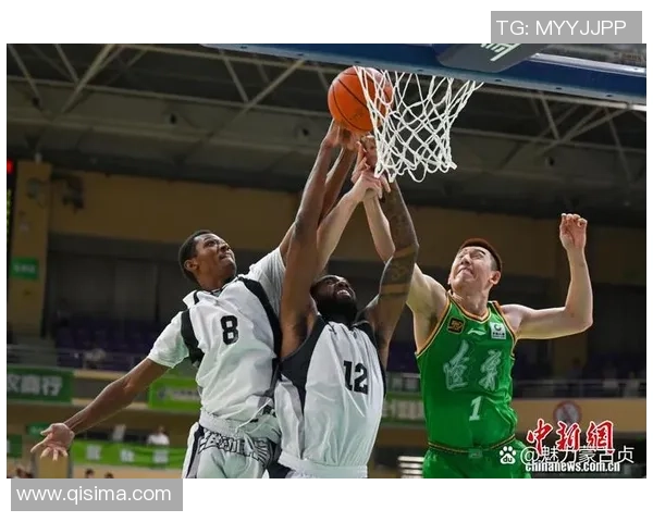 南京篮球队在邀请赛中的灵活性表现与战术创新分析